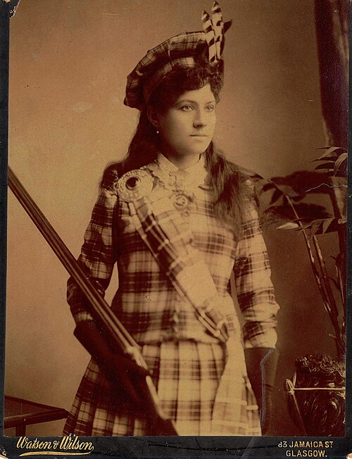 File:Annie Oakley 1891.jpg
