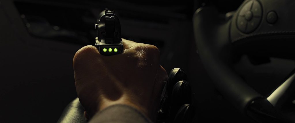 daniel-craig-james-bond-skyfall-smart-gun