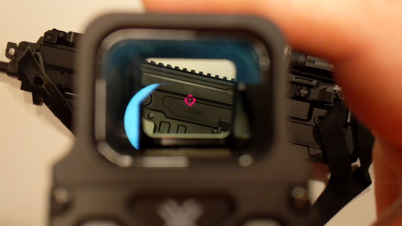 Holographic sight mounted on a rifle for fast close-range aiming